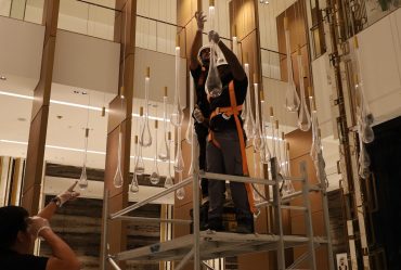hotel chandelier cleaning experts